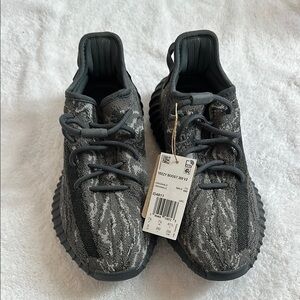 NWT Adidas Adult Yeezy Boost 350 V2 - Black and Gray